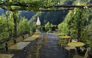 Vrt ispred objekta Osteria Grütli con alloggio