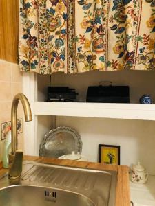 Dapur atau dapur kecil di Vintage Apartment 2 rooms with Balcony