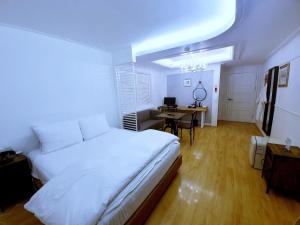 Postel nebo postele na pokoji v ubytování Uneed Hotel