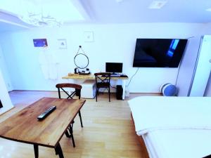 TV a/nebo společenská místnost v ubytování Uneed Hotel