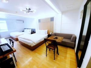 Postel nebo postele na pokoji v ubytování Uneed Hotel