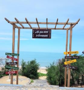 een bord dat leest alles wat je nodig hebt is conventie bij Villa Bien - Resort Oceanami - Long Hai - 3 & 4 Phòng Ngủ in Long Hai