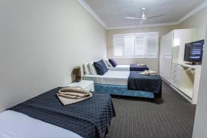 Postel nebo postele na pokoji v ubytování Tropicana Motel