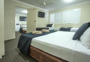 Postel nebo postele na pokoji v ubytování Tropicana Motel