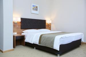 Postel nebo postele na pokoji v ubytování Tskaltubo Plaza Hotel
