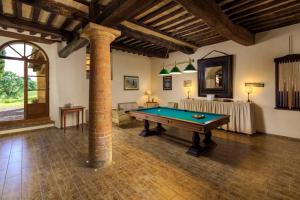 Podere Maiano - Private pool villa with spa biliárdasztala