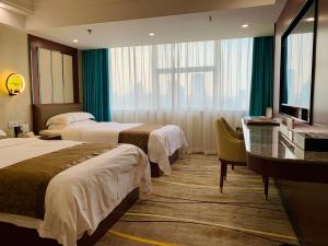 廣州的住宿－廣州天一酒店，酒店客房设有两张床和电视。