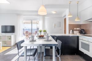 Kuchyňa alebo kuchynka v ubytovaní FUN BUILDING TERRACES by HOMEABOUT