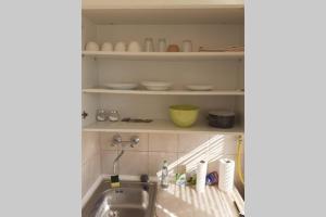Η κουζίνα ή μικρή κουζίνα στο Andrassy Apartment +12 φωτογραφίες