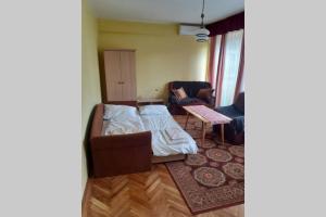 Postel nebo postele na pokoji v ubytování Andrassy Apartment