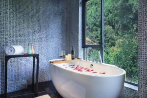 Φωτογραφία από το άλμπουμ του Li-river Island Resort Xingping Yangshuo σε Yangshuo +37 φωτογραφίες