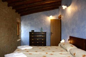 Ένα ή περισσότερα κρεβάτια σε δωμάτιο στο Charming Villa in Llobera with Private Pool +23 φωτογραφίες