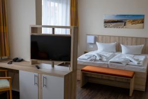 Postel nebo postele na pokoji v ubytování Hotel Wikinger