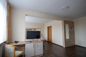 TV a/nebo společenská místnost v ubytování Hotel Wikinger