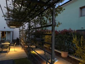a pergola over a patio with a table and chairs at Residence Bleu in San Dorligo della Valle