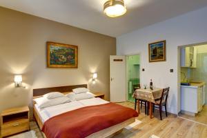 Postel nebo postele na pokoji v ubytování Gyapay Apartman Hévíz