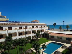 an aerial view of the resort with a swimming pool and the ocean at Hotel Tarik in Torremolinos