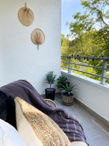 Postel nebo postele na pokoji v ubytování Seaside Rooms - Zentrales Design-Apartment mit Balkon & Parkplatz - 2 Minuten zum Strand