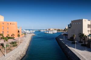Afbeelding uit fotogalerij van Gleaming 1 BR Apt Mangroovy w Pool & Beach Access in Hurghada