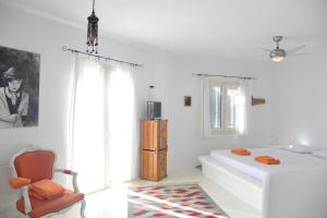 Ένα ή περισσότερα κρεβάτια σε δωμάτιο στο Naxos beach house, one minute away from the beach!