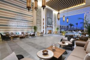 A seating area at Steigenberger Resort Ras Soma