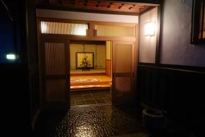 Imagen de la galería de FarmStayINN 母屋 Sanzaemon-tei GuestHouse Second floor Shiga-Takasima Traditional Japanese architecture house Limited to one group per day, en Takashima