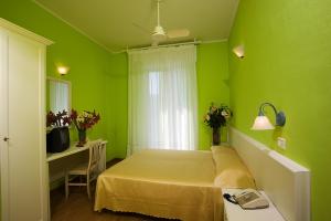 Postel nebo postele na pokoji v ubytování Hotel Plaza