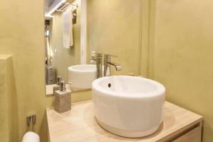 Zdjęcie z galerii obiektu Apartamento lujo fuencarral chueca w Madrycie