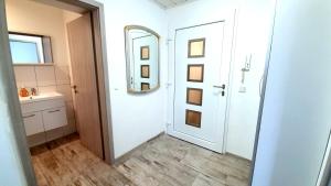 Ένα μπάνιο στο Neuburg City Apartments +44 φωτογραφίες