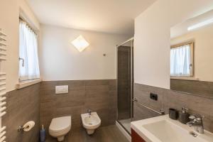 A bathroom at Ice Chalet 3 Elements