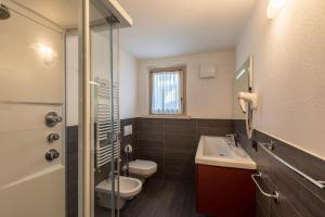 A bathroom at Ice Chalet 3 Elements