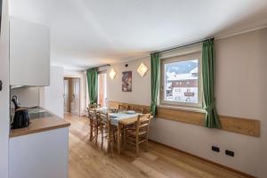 A kitchen or kitchenette at Ice Chalet 3 Elements