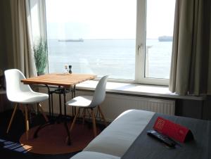Vue générale sur la mer ou vue sur la mer prise depuis l'hôtel