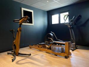 Fitness centrum a/nebo fitness zařízení v ubytování Hôtel 16 | 150 Montagne & Spa Nuxe