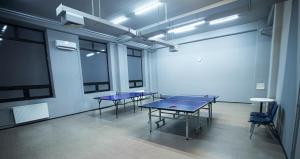 Lauatennis majutusasutuses Cross Health Spa Center või selle läheduses