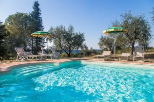 The swimming pool at or close to Case Vacanza Podere Risoino