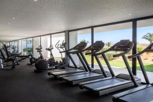 The fitness centre and/or fitness facilities at Memmo Baleeira - Design Hotels