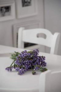 a bouquet of purple flowers sitting on a table at Fisilanis Beachfront Hotel in Logaras