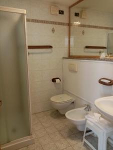 Vonios kambarys apgyvendinimo įstaigoje HOTEL CAVALIERI