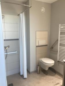Koupelna v ubytování Hotel Les Galets Bleus