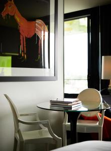 The Cullen Melbourne - Art Series的休息区