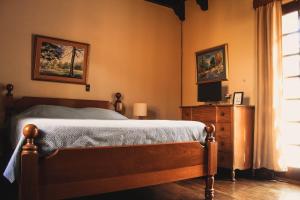 A bed or beds in a room at Casa Carmel Bed & Breakfast