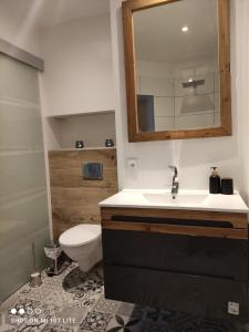 Ένα μπάνιο στο Apartament Letni Wiatr +34 φωτογραφίες
