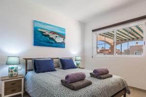 Postel nebo postele na pokoji v ubytování Perfect for family holidays with private pool, near beach and golf- Villa Ashley