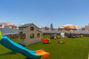 Herní místnost nebo prostor pro děti v ubytování Perfect for family holidays with private pool, near beach and golf- Villa Ashley