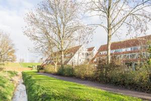 a path in front of a house with trees at Appartement Bru 251 in Bruinisse