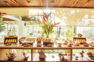 a room with a large window with baskets on a table at CASA Di VINA Boutique Hotel in Salvador