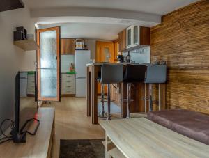 a small kitchen and living room in a tiny house at Guest house Viki in Veliko Tŭrnovo