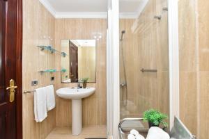 Kúpeľňa v ubytovaní Luxury BeachFront Mogan + 25 fotografií
