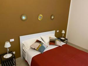 Postel nebo postele na pokoji v ubytování Nenetta Rooms & Suites Monopoli